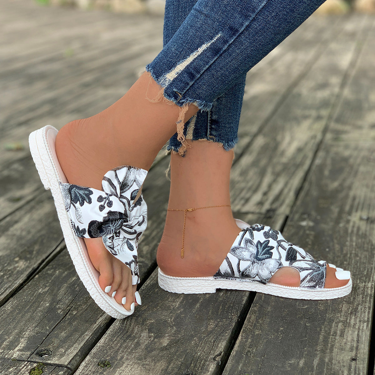 PetalPace - Flower Clip Toe Flip Flops