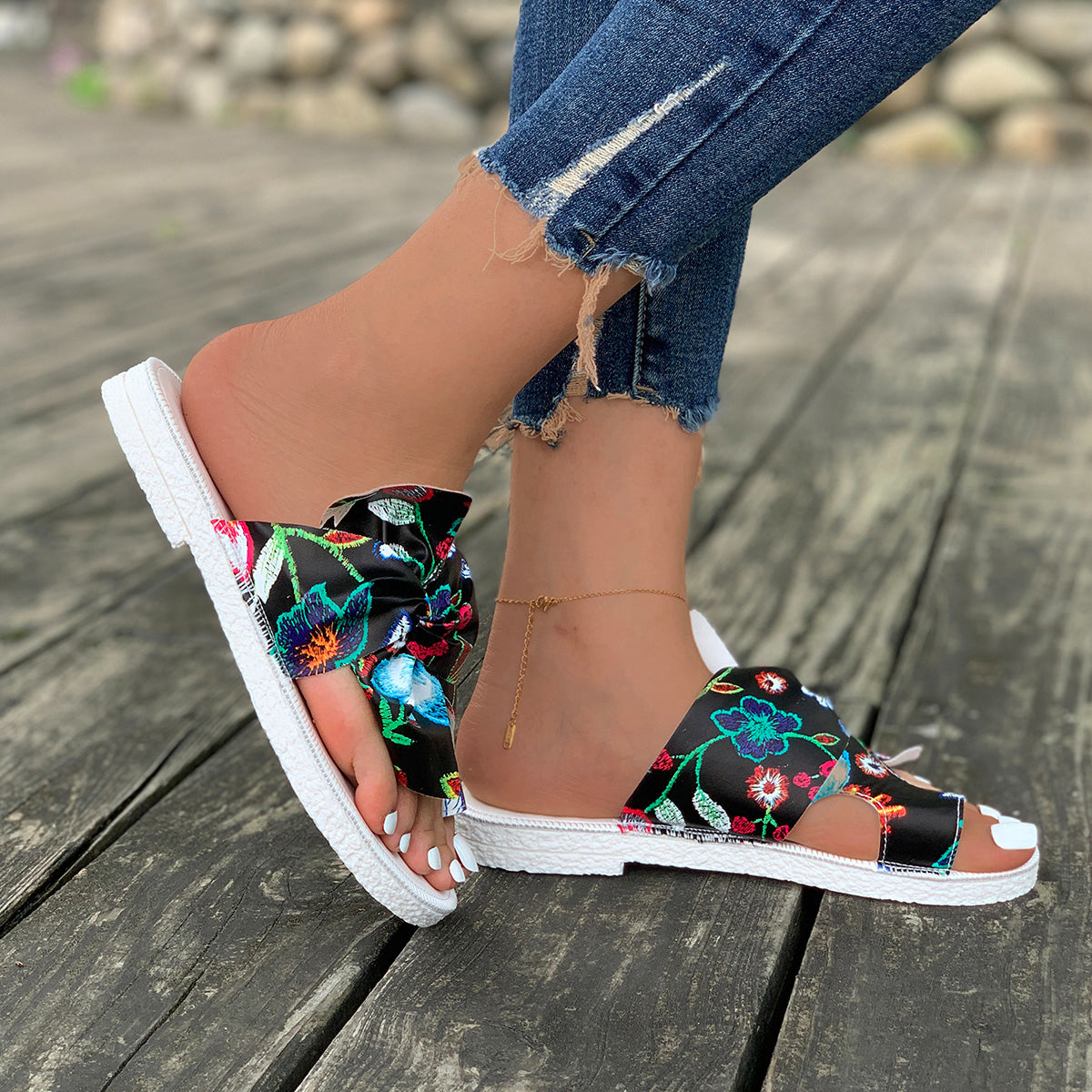 PetalPace - Flower Clip Toe Flip Flops