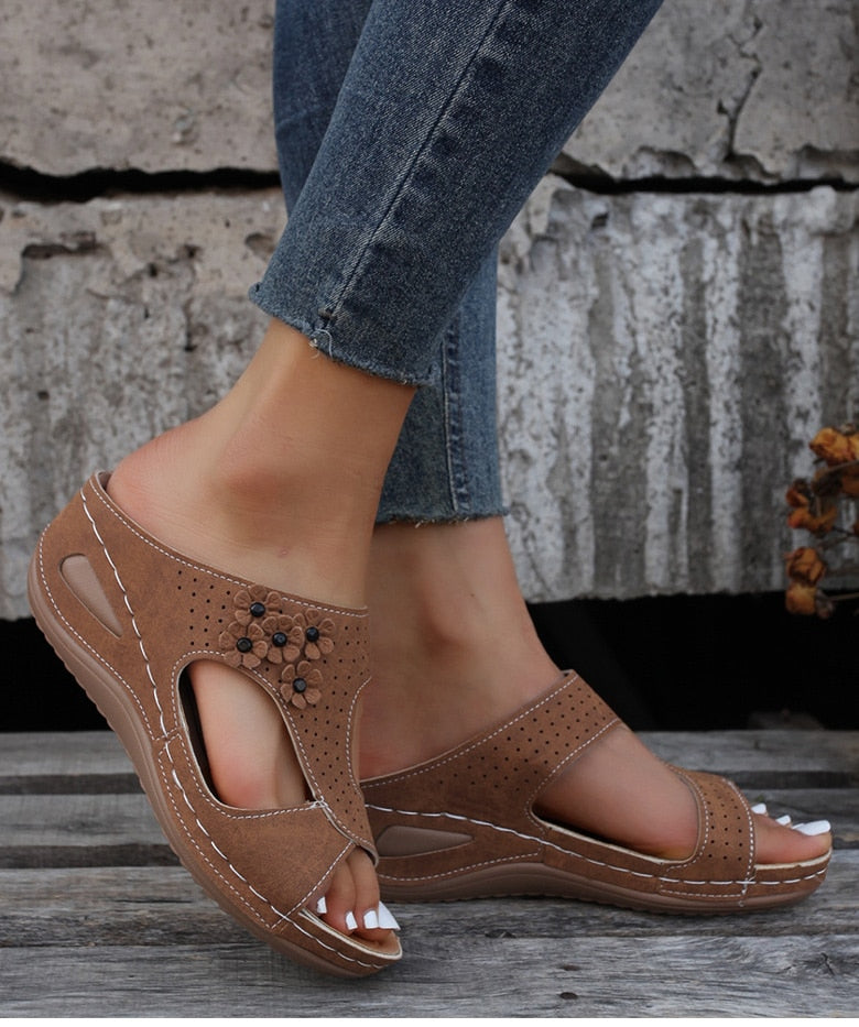 HeeledRetro - Slip On Orthopedic Sandals