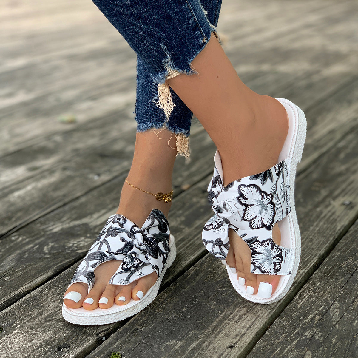 PetalPace - Flower Clip Toe Flip Flops